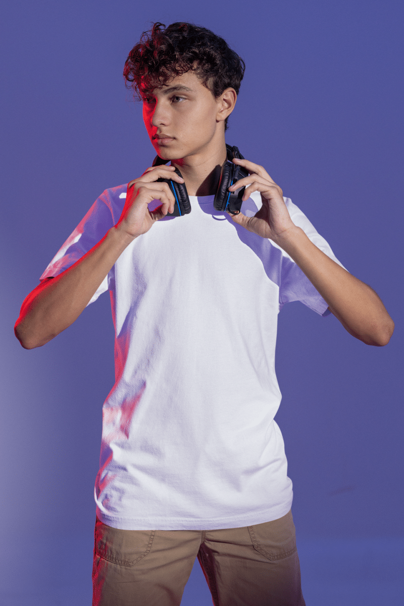 t shirt mockup of a serious gamer about to put on some headphones m28451 (10)