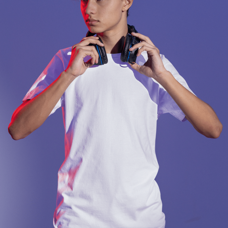 t shirt mockup of a serious gamer about to put on some headphones m28451 (10)