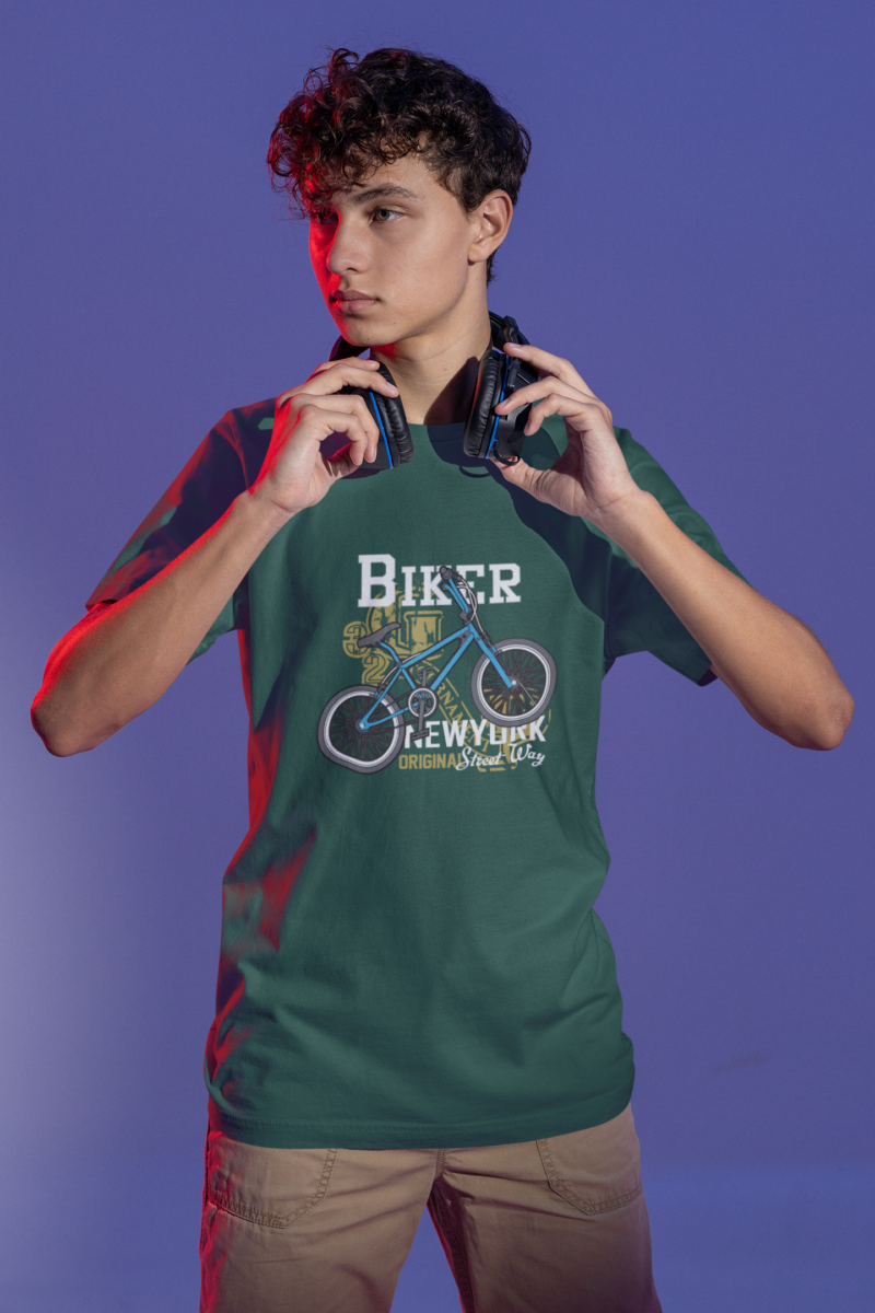 t shirt mockup of a serious gamer about to put on some headphones m28451 (4)