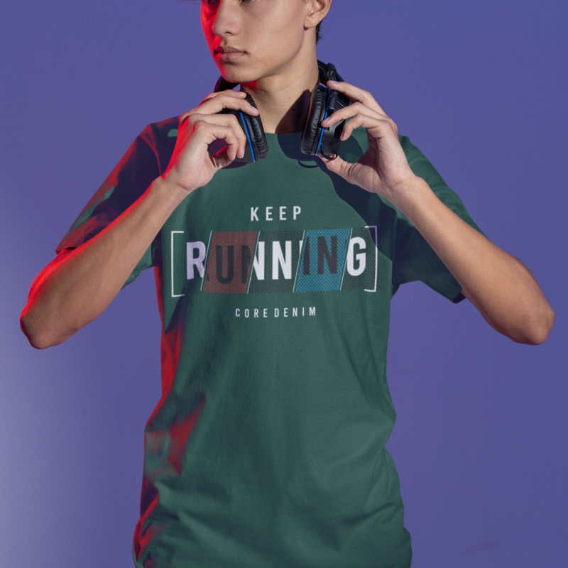 t shirt mockup of a serious gamer about to put on some headphones m28451 (7)